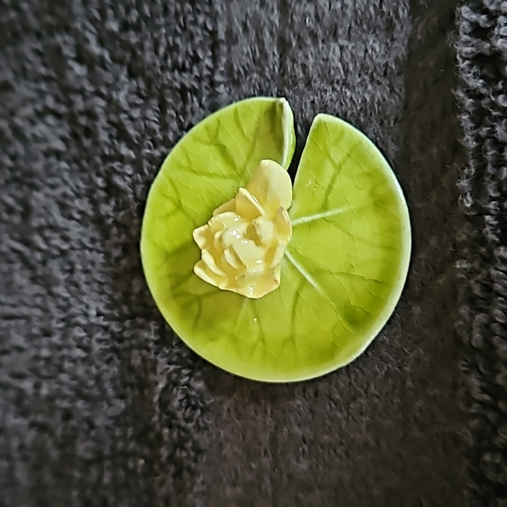 Vintage Hagen-Renaker Waterlily, retired, 1970s